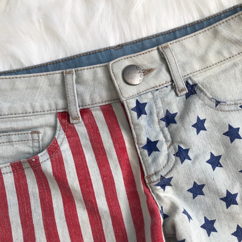 ｎｏ  ｂｏｕｎｄａｒｉｅｓ  ａｍｅｒｉｃａｎ  ｆｌａｇ  ｊｅａｎ  ｓｈｏｒｔｓ - Picture 2 of 4